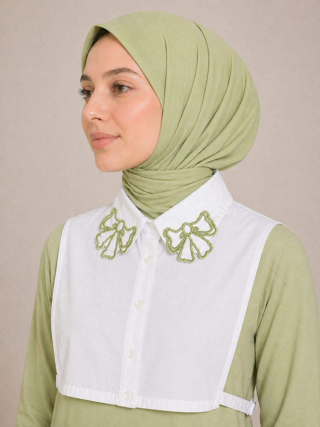 Beyaz poplin kumaş yarım gömlek yakası kullanımı