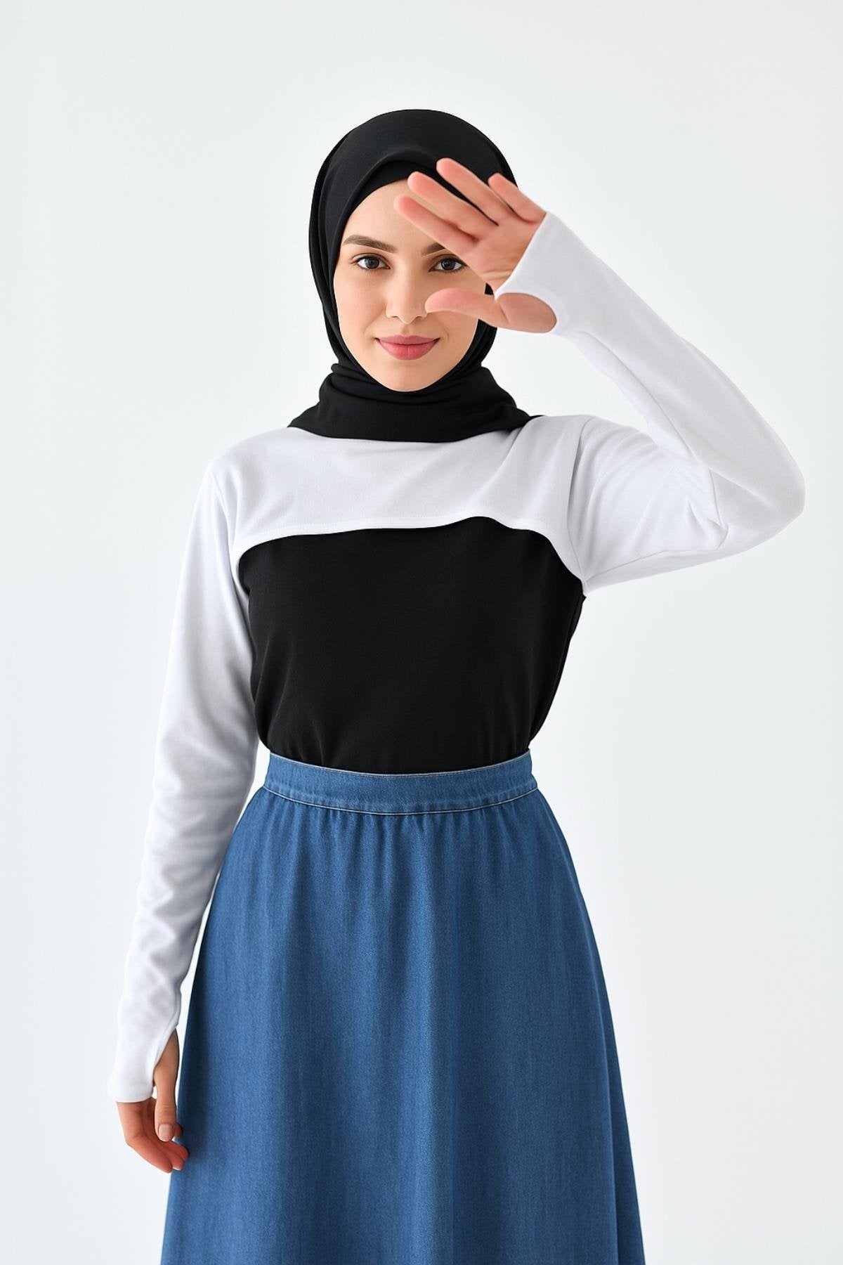 سوار ذراع بدون ياقة للرقبة - أسود