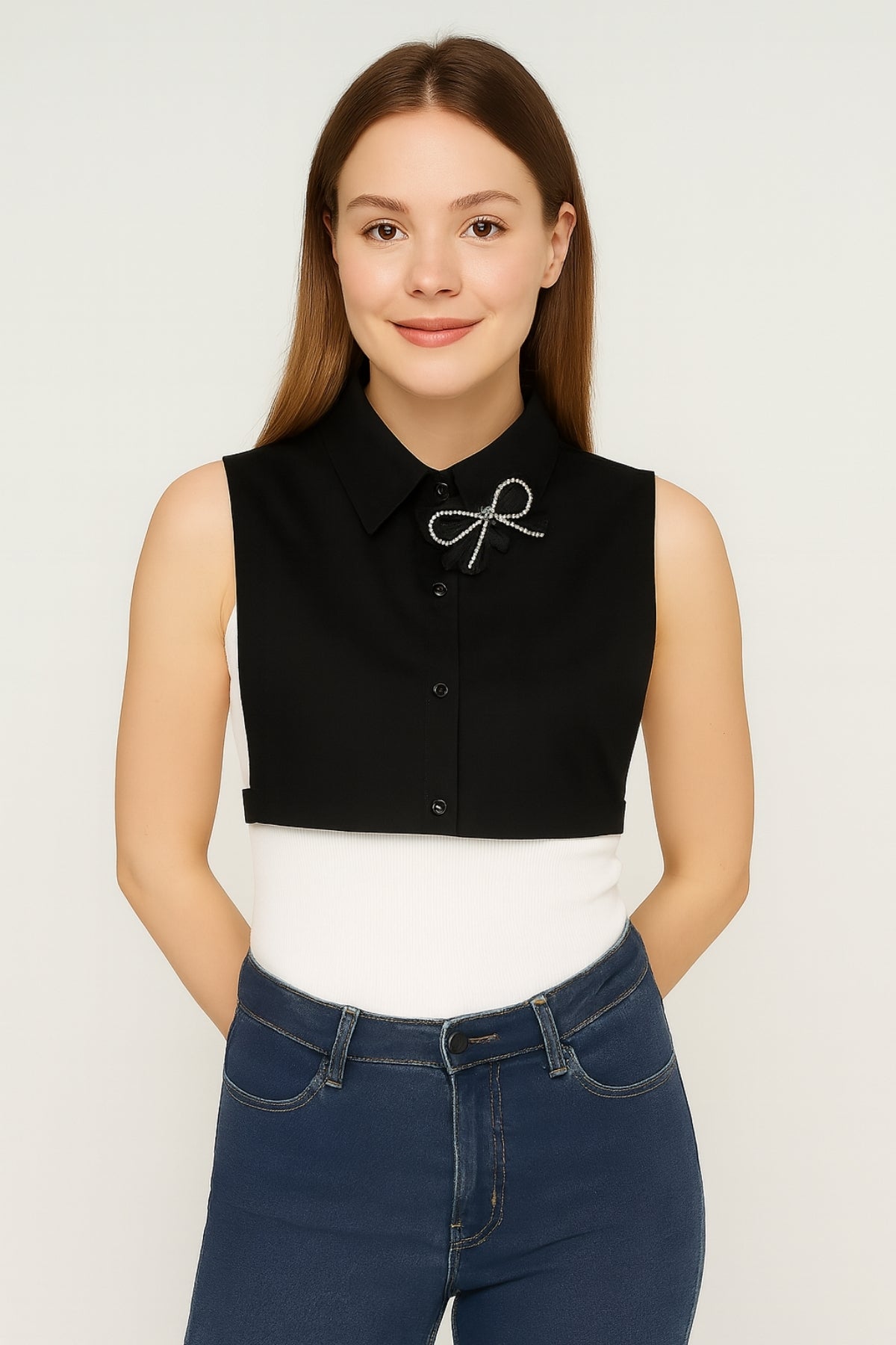 Taşlı Fiyonk Broşlu Gömlek Yaka - Siyah