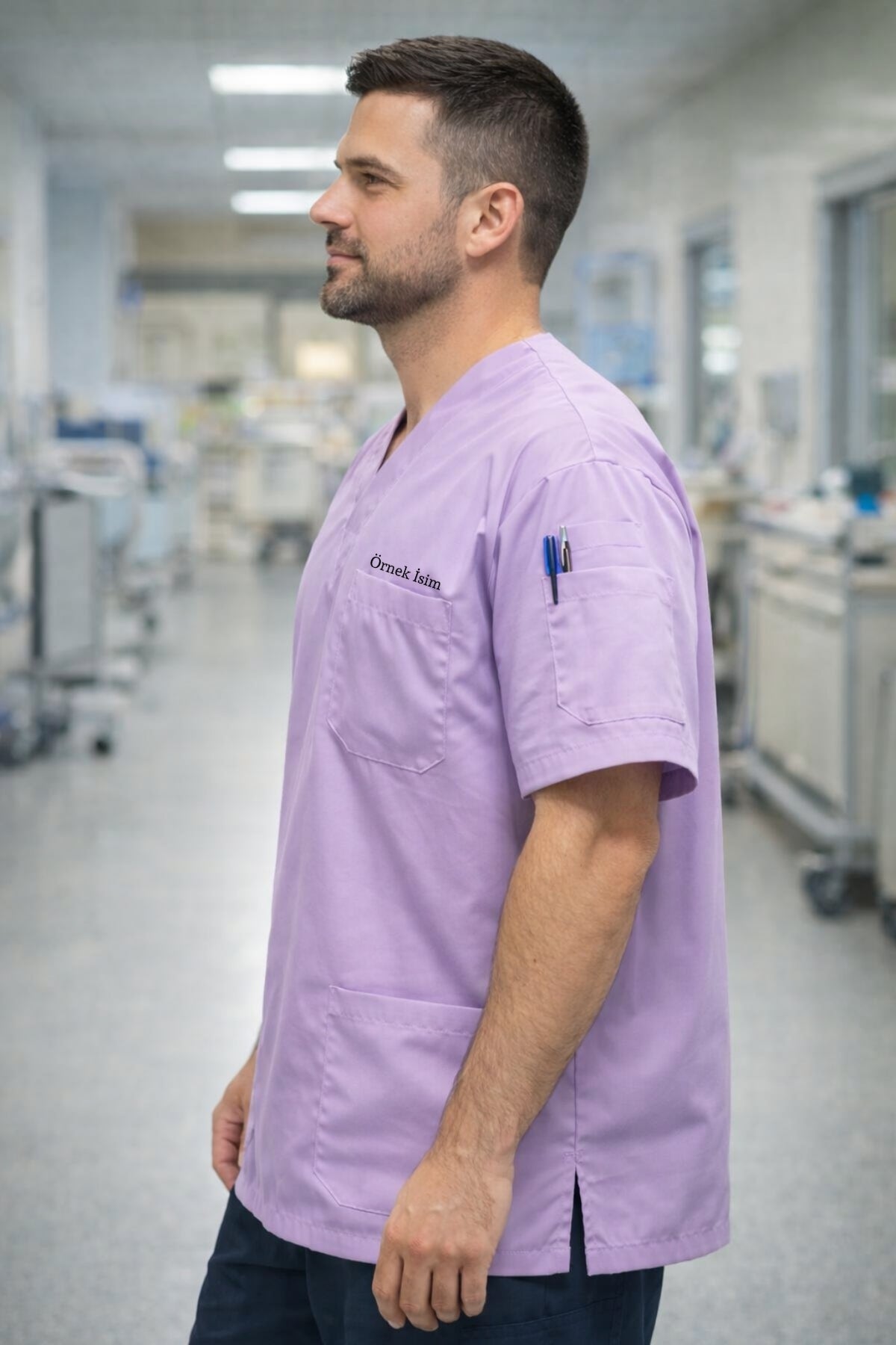 Kişiye Özel İsimli Erkek Tek Üst 4 Cepli Scrubs Forma - Lila