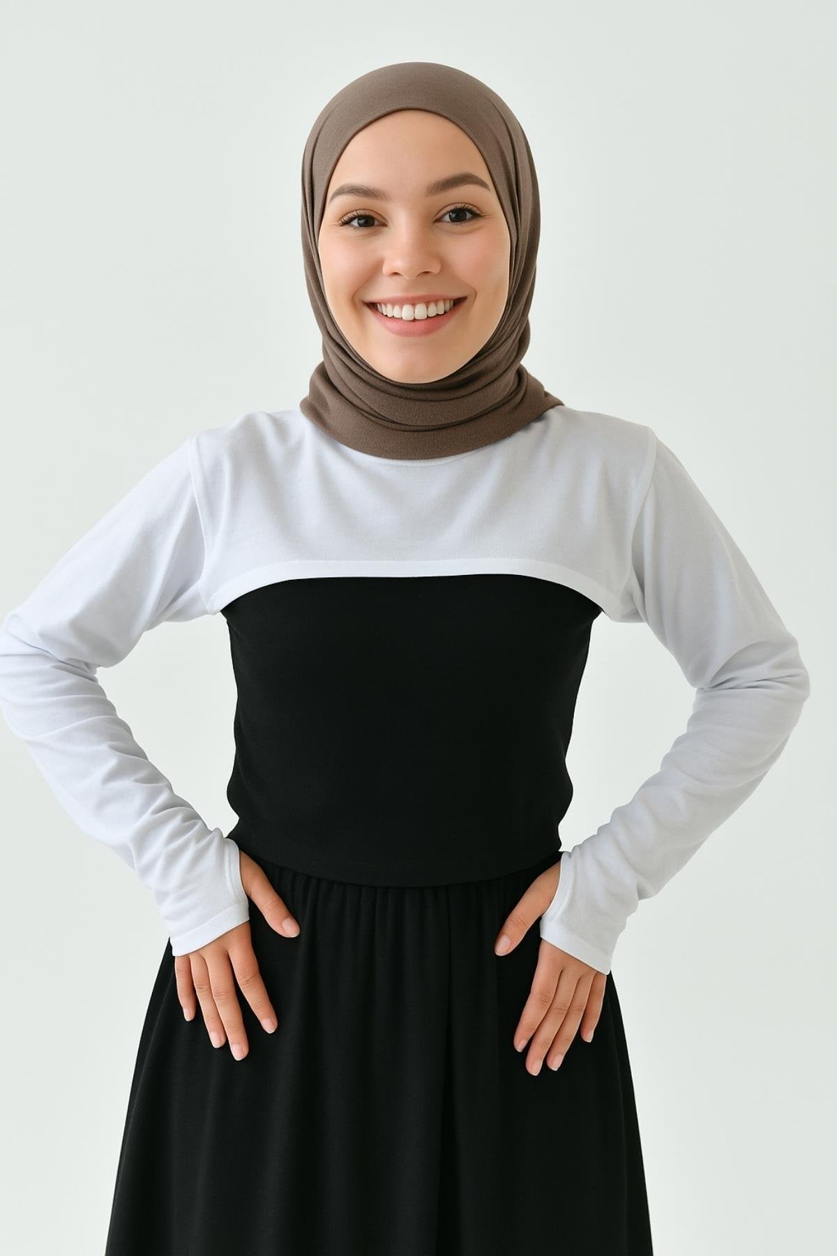 سوار ذراع بدون ياقة للرقبة - أسود