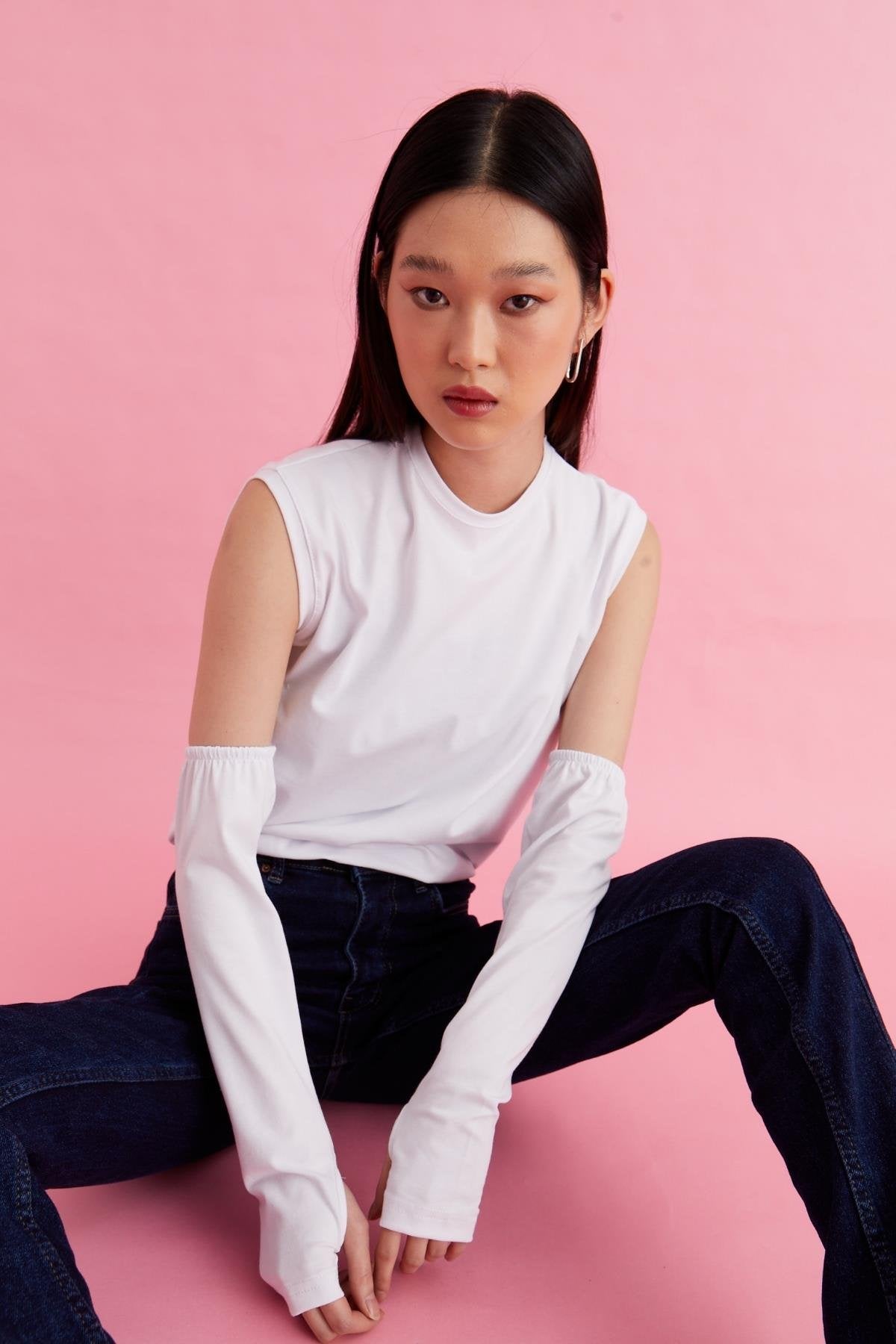 Parmak Detaylı Lastikli Kolluk - Beyaz