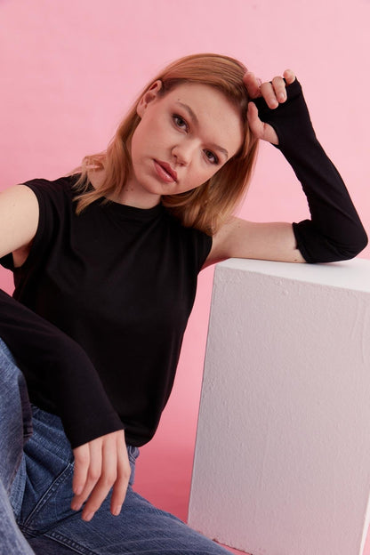 Parmak Detaylı Lastikli Kolluk - Siyah