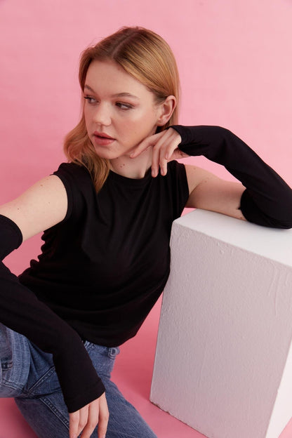 Parmak Detaylı Lastikli Kolluk - Siyah