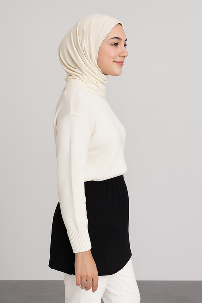 تنورة داخلية بفتحة - سوداء